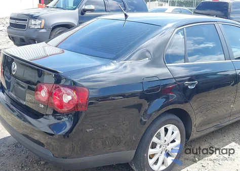 2010 Volkswagen Jetta Limited Edition z USA, uszkodzony, nr VIN 3VWAX7AJXAM128855